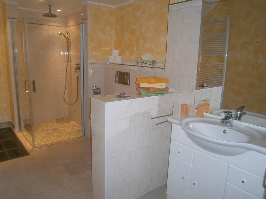 Ferienhaus Schneiders Креф Номер фото